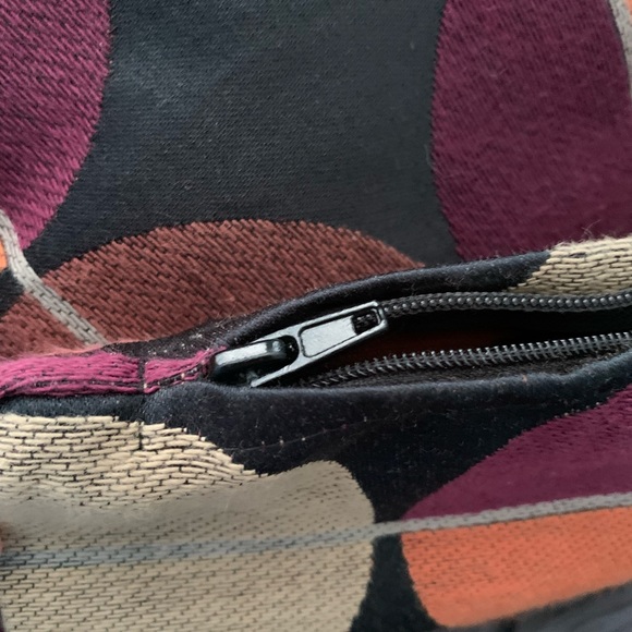 Two 20x20 Throw pillow covers, Geometric print. (Pillows not included) - Picture 6 of 7